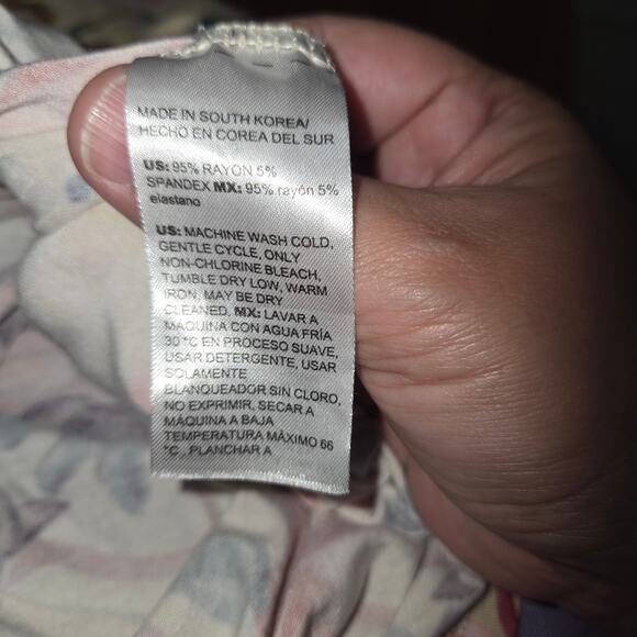 Chico’s Size 3 Floral V Neck Travel Stretch Top XL Garden Print - Picture 3 of 8